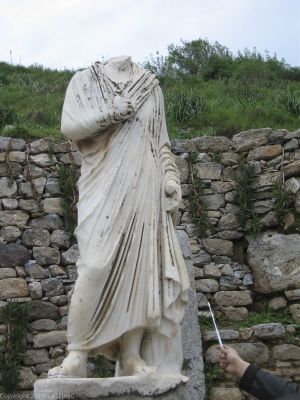 The Headless Doctor
Erected during the Byzantine era in honor of a woman doctor who had rendered great services to the city.
Keywords: Curetes;Ephesus;doctor;statue;women