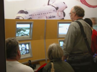 Discovery Control Simulator
Featuring Jim Windlinger, Pam Bloxham and Rick Gering.
Keywords: Izmir;Space Camp Turkey;Turkey March 2006