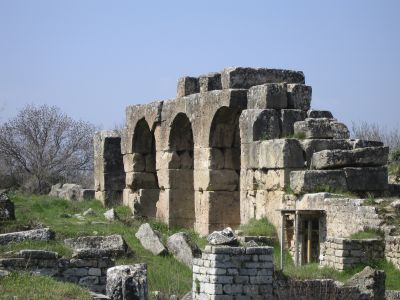 Sebasteion
Solidly built, but not earthquake-proof.
