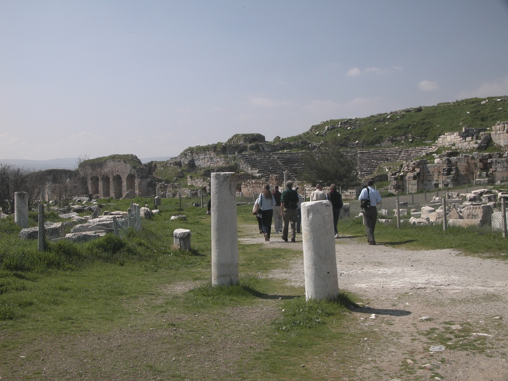 Strolling amidst the ruins of Aphrodisias
Our tour group heads for the Amphitheater.
Keywords: Aphrodisias