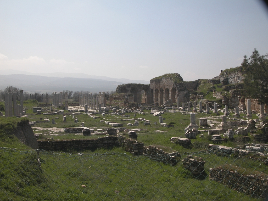 South Agora
Looking toward the South Agora and the Baths of Hadrian; the Amphitheater is off to the right.
Keywords: Aphrodisias