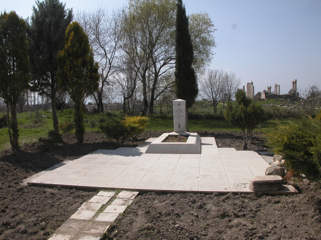 Kenan Erim's Last Resting Place
Kenan Erim was a Turkish-born professor at New York University who was largely responsible for the excavation of the ancient city of Aphrodisias, which he supervised from 1961 to his death in 1990.
Keywords: Aphrodisias