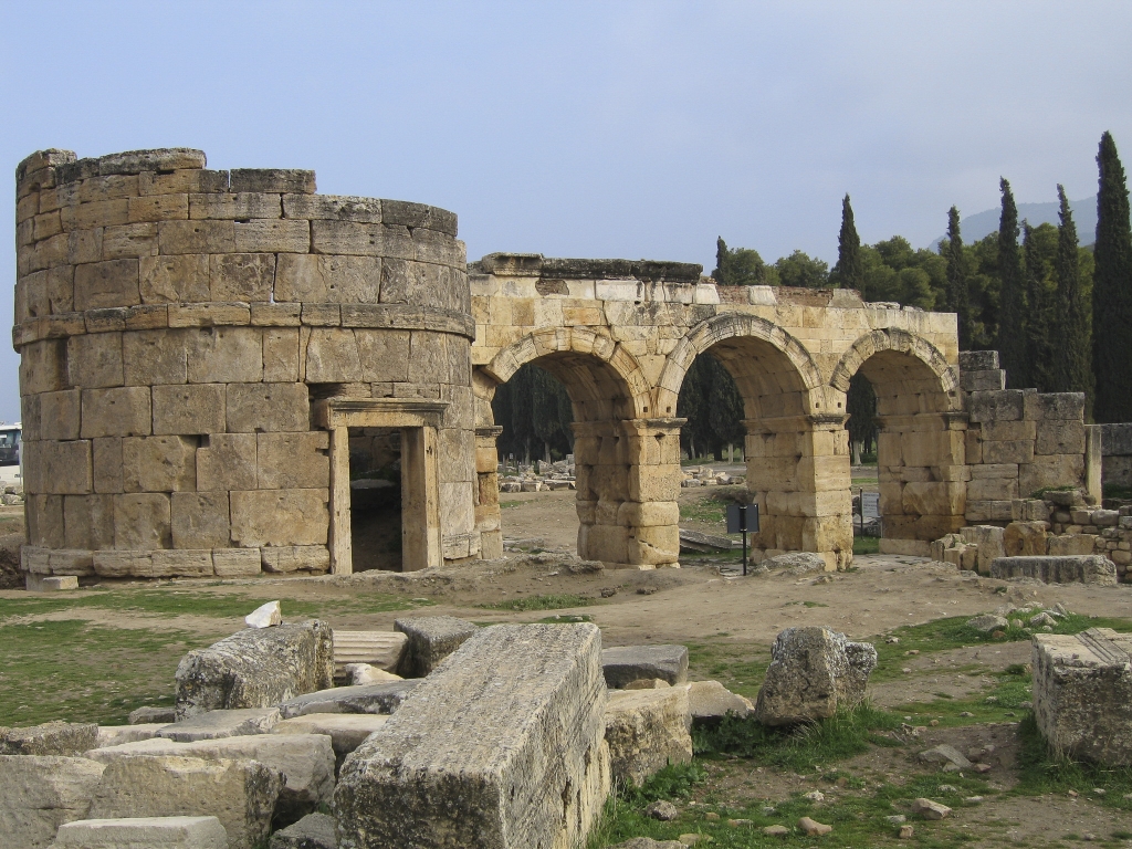 Domitian Gate
A 3-arch triumphal gate flanked by circular towers.
