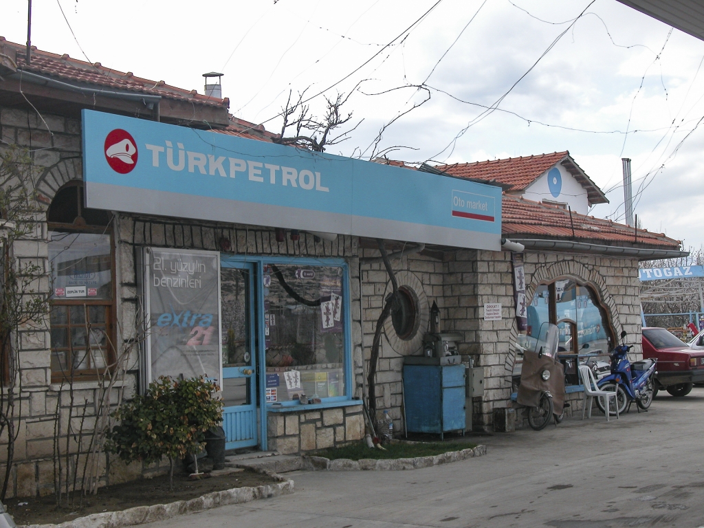 Bus Stop
A gas station cum cafe where we stopped for lunch.
Keywords: Taurus Mountains;Turkey March 2006