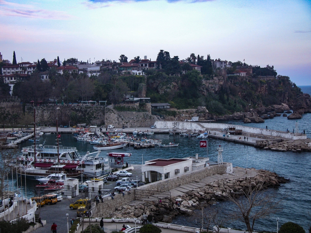 The Marina
Excursion boats and private yachts throng the Old Harbor.
