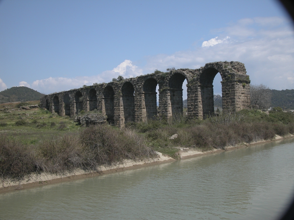 Aqueduct
A segment of the old Roman aqueduct, 15 kilometers of which remain standing.
