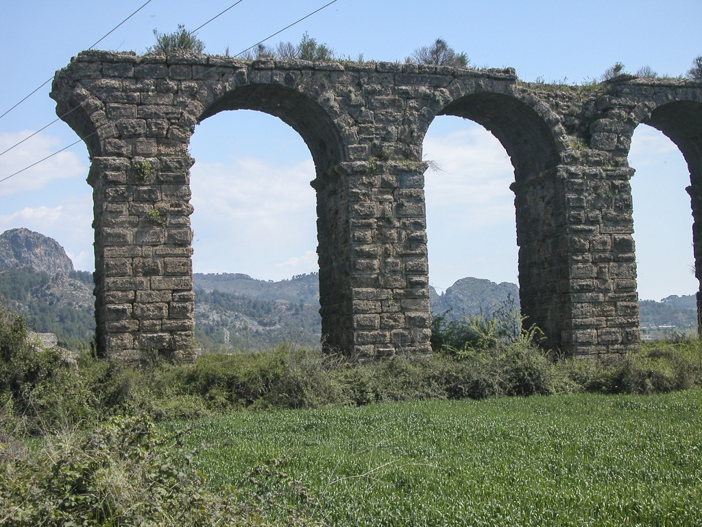 Aqueduct Close-up
The Romans built their aqueducts to last, but they weren't earthquake-proof.
