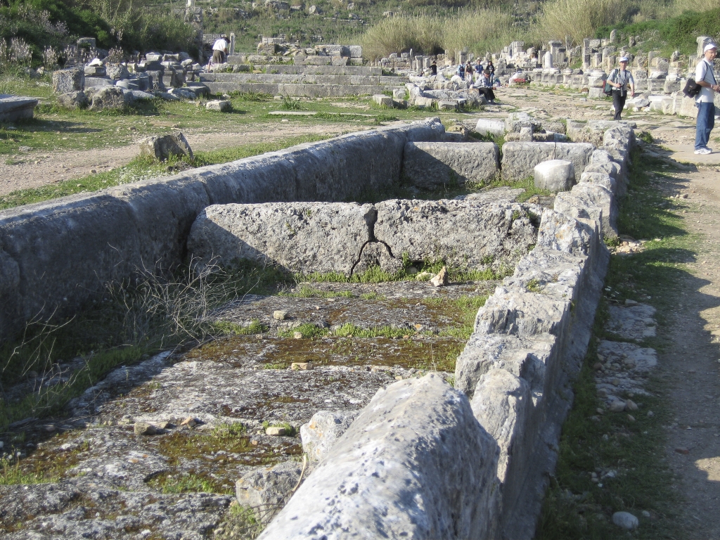 Hydraulic Engineering
Weirs were built into the channel to regulate the flow of water and keep the level even.
