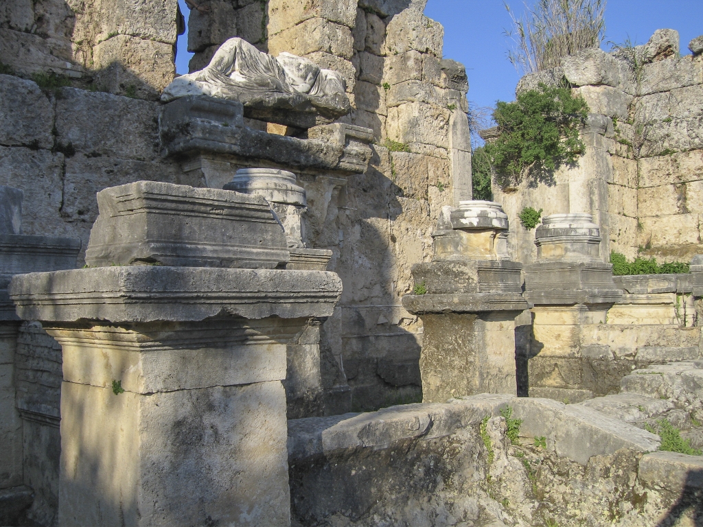 Detail of the Nymphaeum
A close-up of some of the stonework in front of the fountain.
