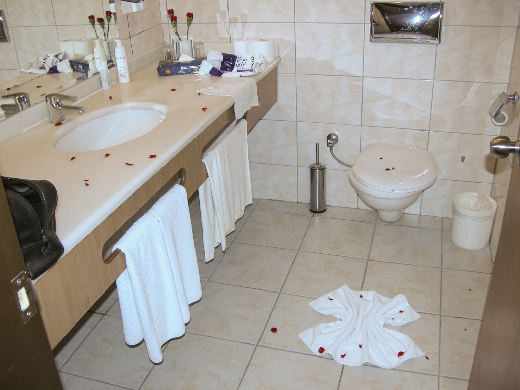Lap of Luxury
The Kaya Side was probably the most luxurious hotel I've ever stayed in, not excepting Las Vegas.  The roses and rose petals scattered around the bathroom added an extra touch of opulence to an already outstanding ambience.
