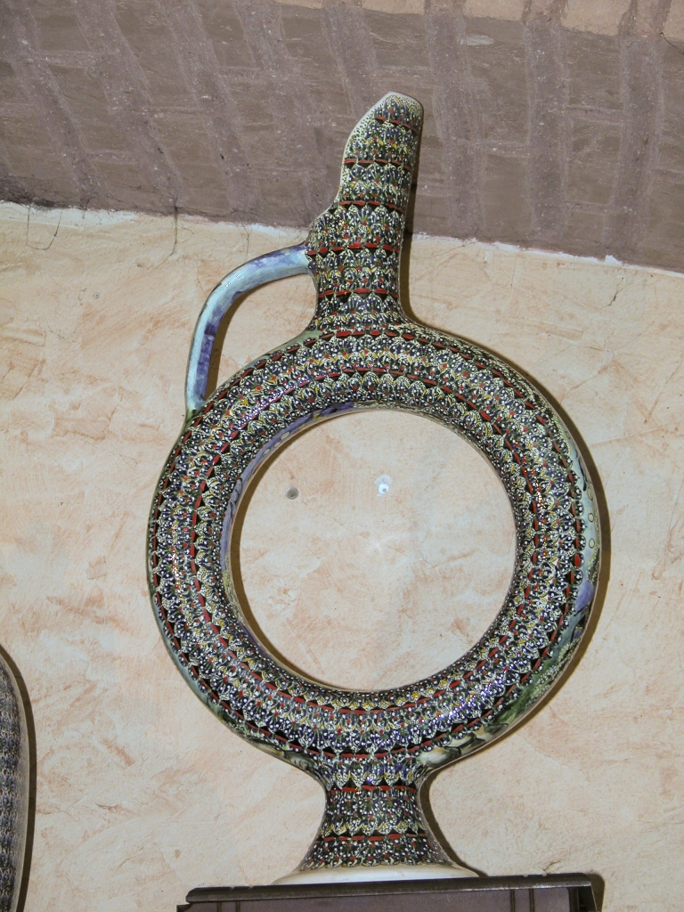 Doughnut-Shaped Wine Decanter
I don't know the specific name of this type of decanter, either in Turkish or any other language; I think the shape is designed to facilitate cooling of the contents.
