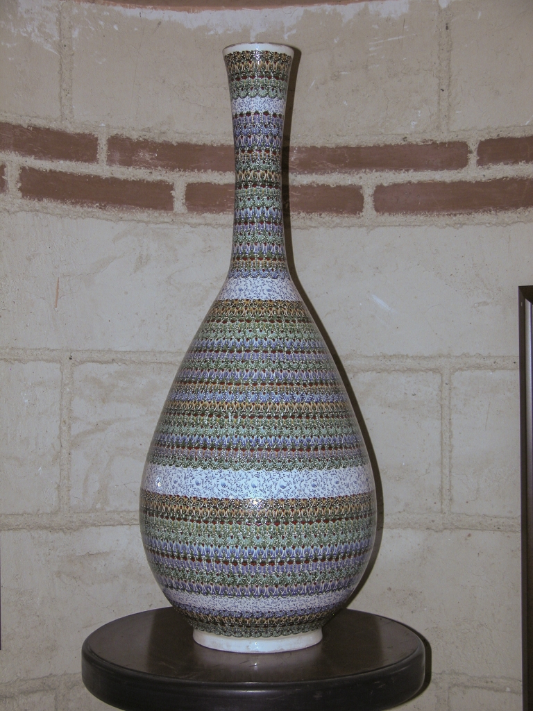 Elegant Vase
An intricate abstract design matching the urn in the previous picture.
