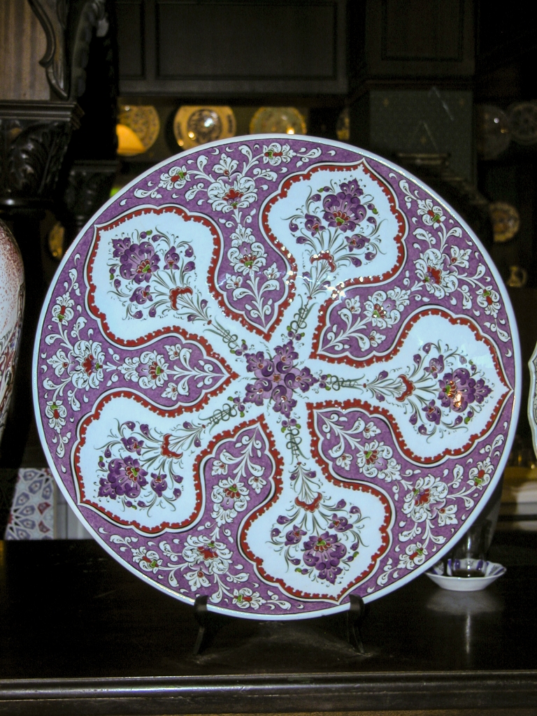And the winner is...
It was hard to choose among so many, but I think if I had to pick a favorite dinnerware design, it wouid be this one.
