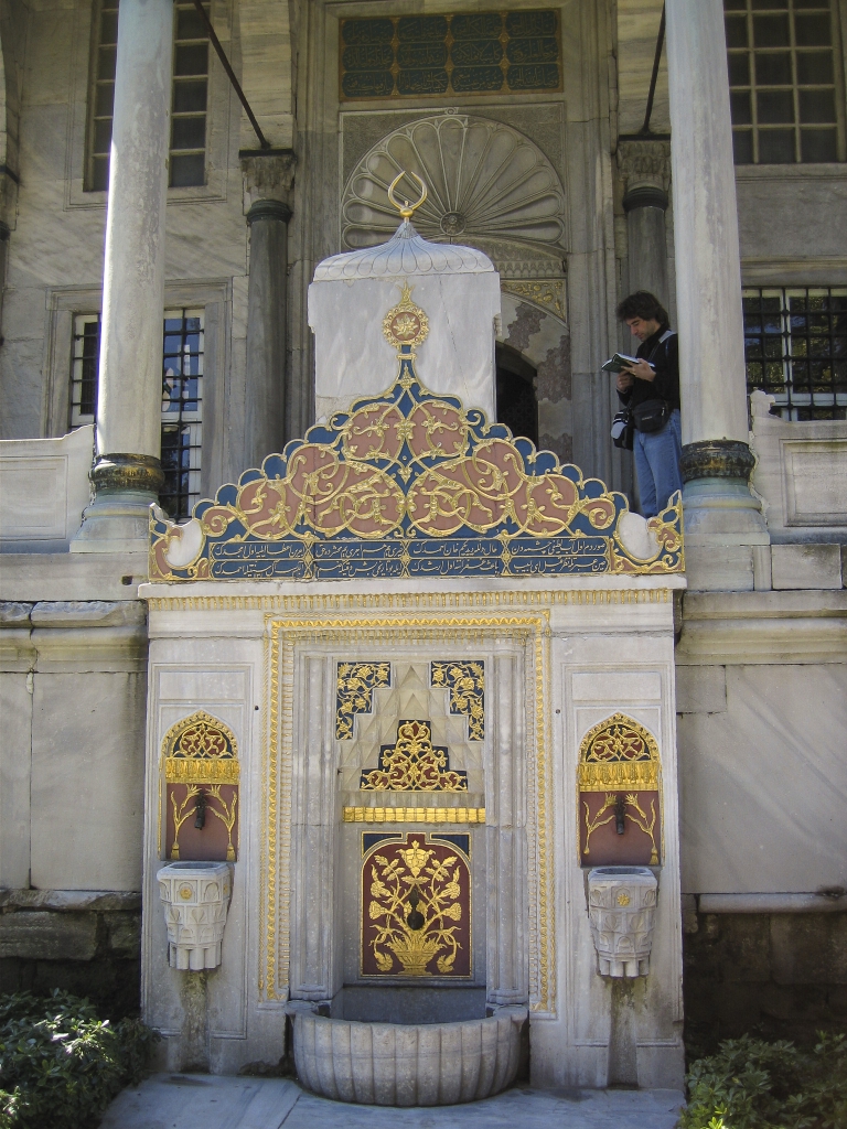 Treasury Fountain
One of the most ornate and imposing fountains in the palace.
