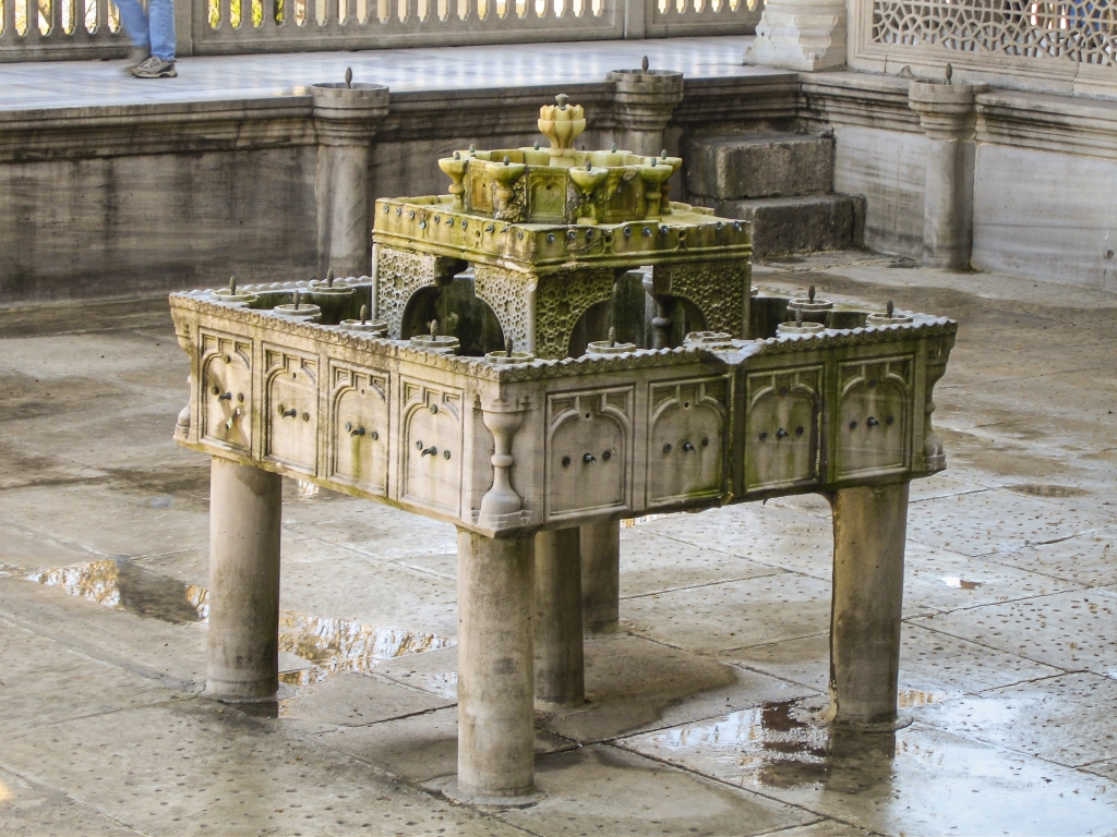 Terrace Fountain
Shares the upper terrace of the harem with the Iftar Bower and the Baghdad Pavilion.
