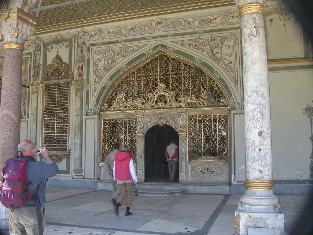 Entrance to the Imperial Council Hall
The Grand Vizier and the various ministers held their deliberations here, while the Sultan could watch hidden through a golden grille upstairs and order someone strangled or beheaded when they said something that displeased him..
