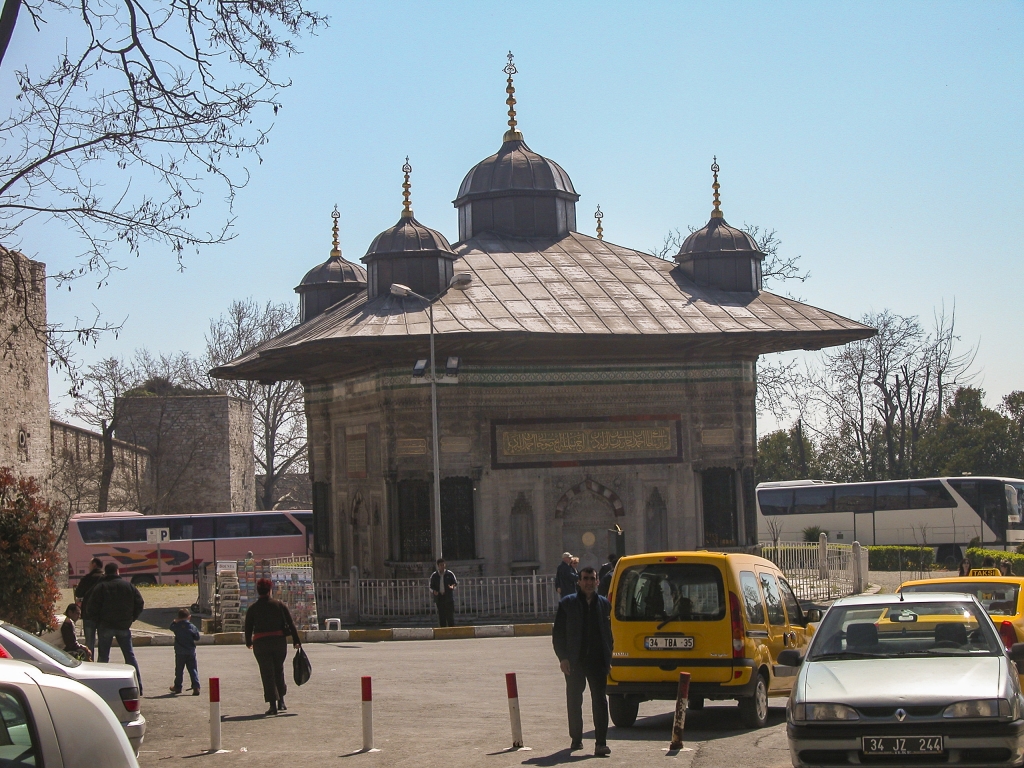 Sultan Ahmet III Fountain
Built in 1728 in Turkish rococo style in front of the Imperial Gate of Topkapi Palace.  Replaced a Byzantine fountain which previously occupied the site.  It served as a favorite gathering place, providing not only drinking water but also free sherbet for the local population.
