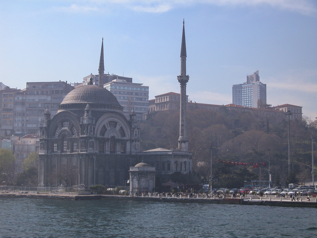 Dolmabahçe Mosque
Ottoman neo-Baroque mosque located near the Dolmabahçe Palace; completed in 1855.
