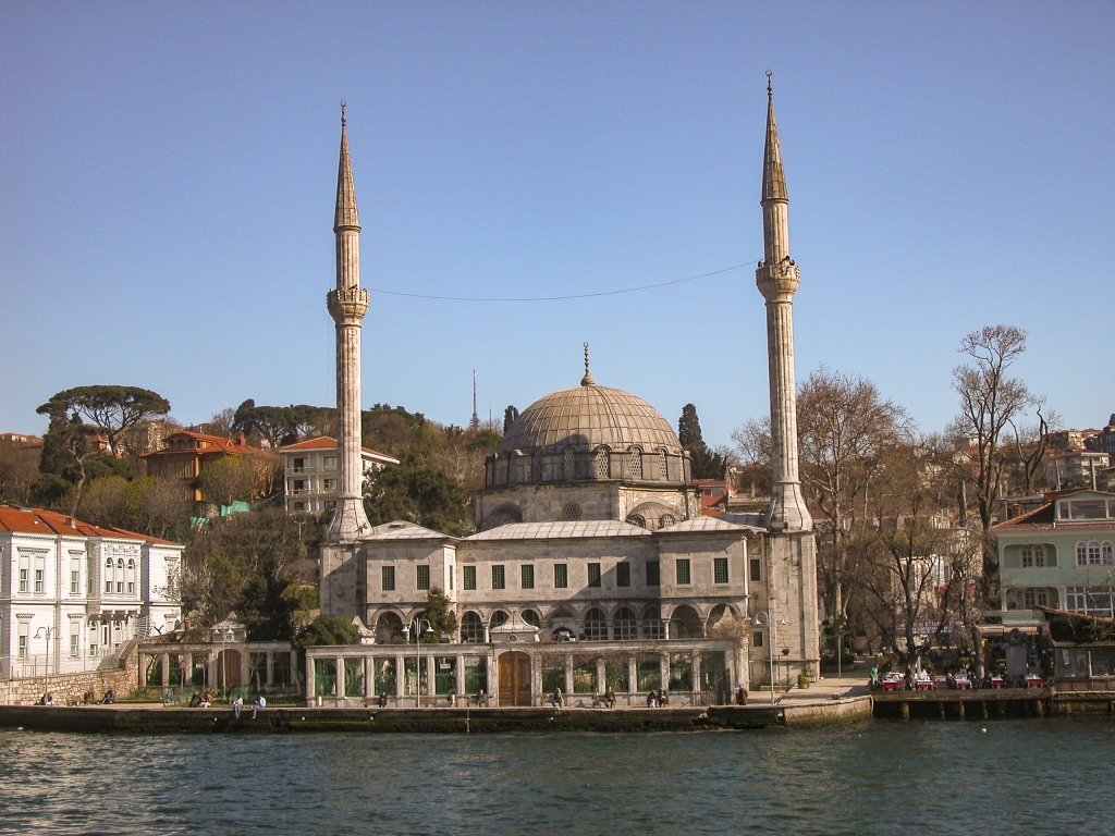 Mihrimah Sultan Mosque
16th-century mosque in the Üsküdar district of Istanbul, on the Asian side.  The older and smaller of two Istanbul mosques commissioned by Mihrimah, daughter of Sultan Suleiman the Magnificent; the other is on the European side, in the Fatih district.
