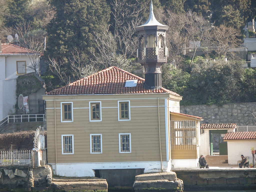 Tower Yali
House with its own mini-minaret - or could it be a neighborhood mosque?
