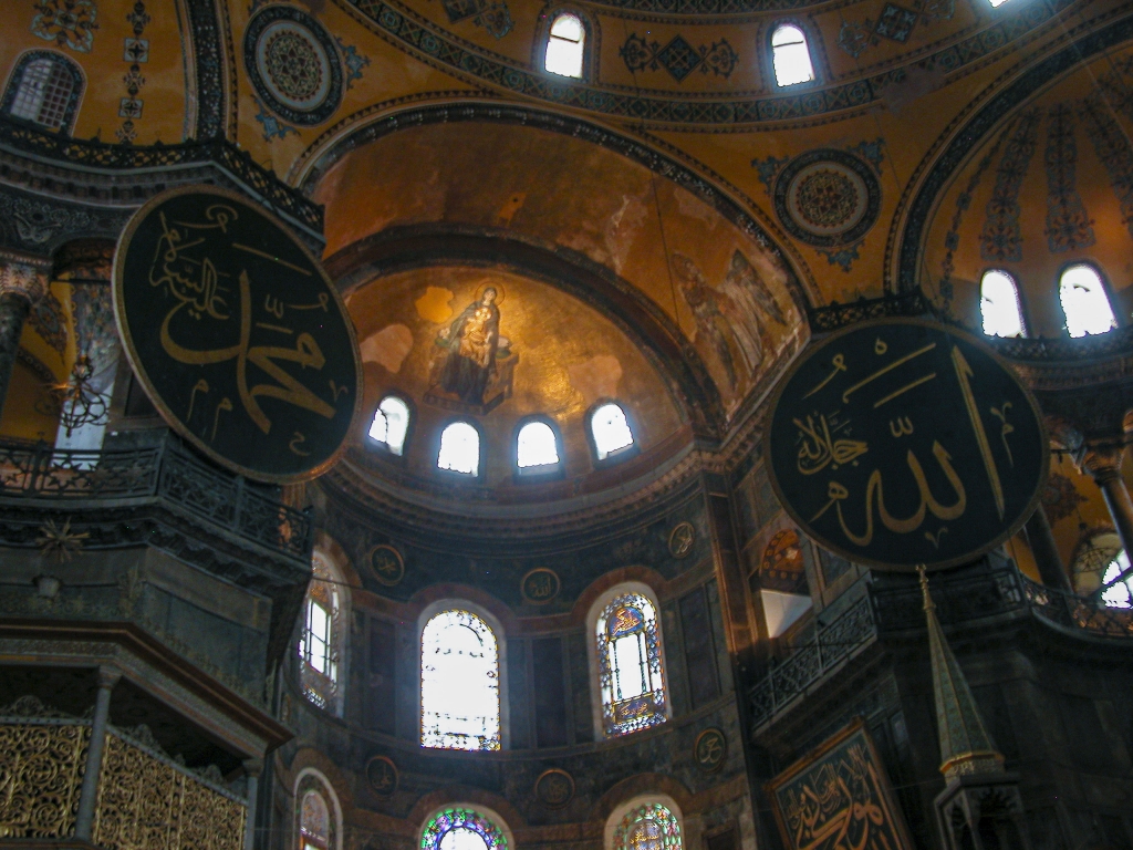 The Apse
The Virgin and Child mosaic appears at the top of the apse, which also features stained-glass windows and other decor, both Christian and Islamic.
