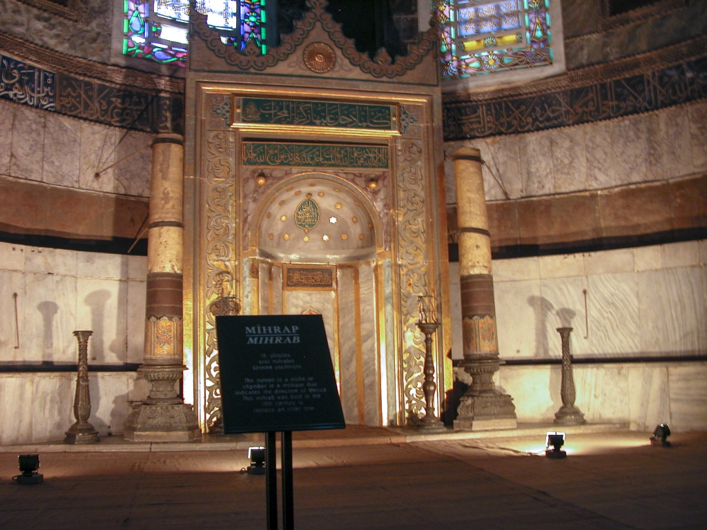 Candlesticks
The two giant candlesticks on either side of the Mihrab were donated by Grand Vizier Ibrahim, who pillaged them from the Hungarian court church during the Turkish conquest of Buda in 1526.
