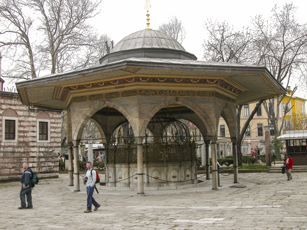 Ablution Fountain
adirvan (fountain for ritual ablutions), added by Sultan Mahmud I in 1740.
