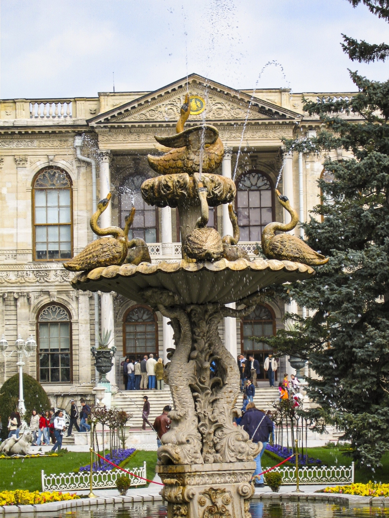 Garden Fountain
In front of the Selamlık, the public wing of the palace.
