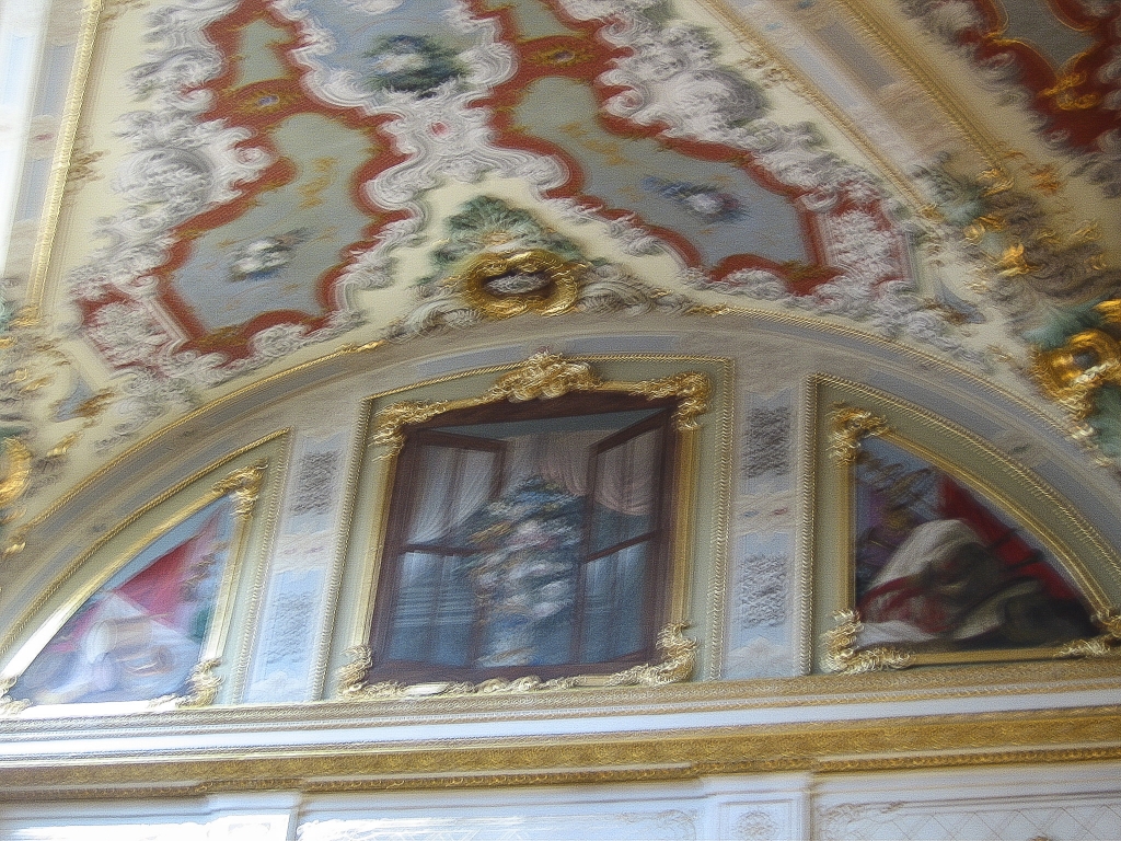 Trompe l'Oeil
A window apparently open to the outside, with a flowerpot sitting on the sill, is one of many such items in the palace.
