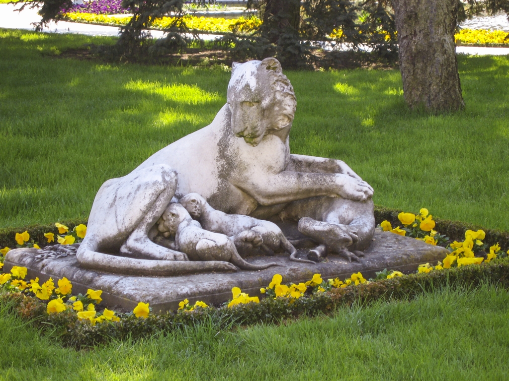 Lioness Suckling Cubs
Lions are always a favorite symbol of royalty, and the Ottomans were no exception.
