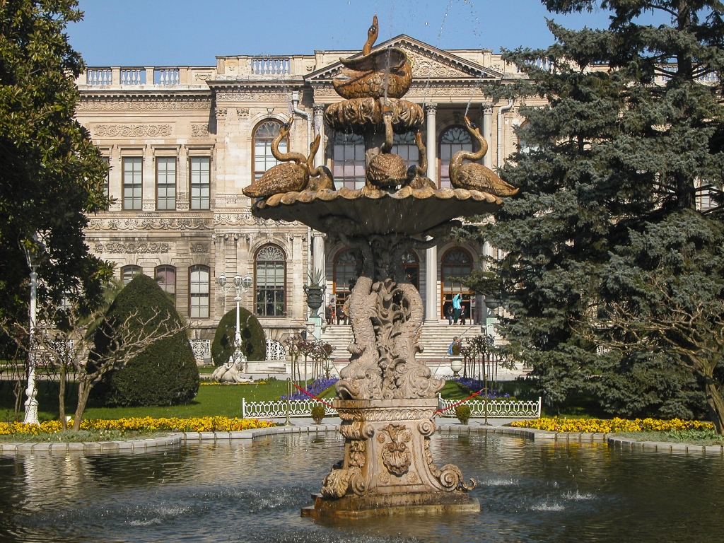 Garden Fountain
The elaborate and beautiful fountain in front of the entrance to the Selamlık (public section) of the Dolmabahçe palace.
