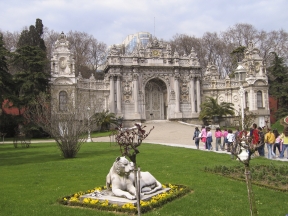 Dolmabahce-20060401-1204.jpg