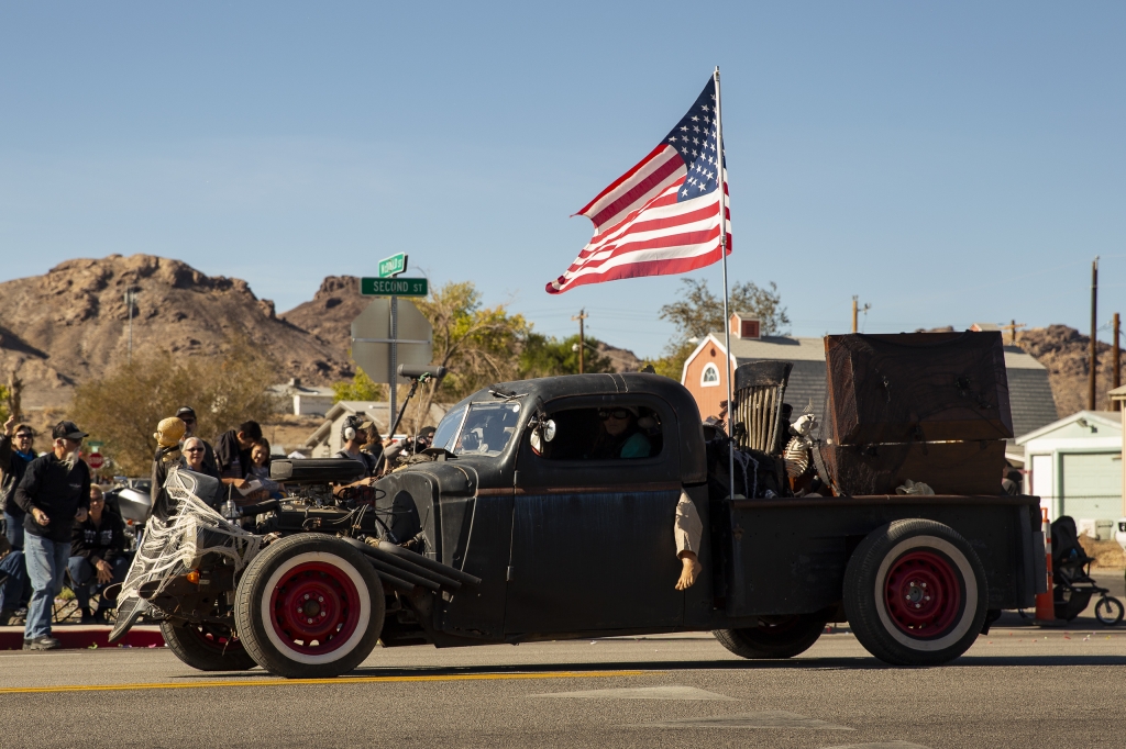 Coffinmobile
'34 Ford pickup, running an OHV V-8 of some flavor, tricked out for Halloween.
