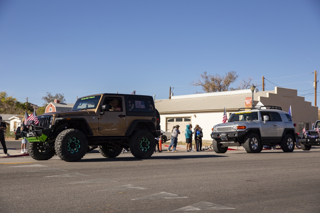 A Flock of 4-Wheelers
The 4-WD contingent was not limited to Jeeps; FJ cruisers and other makes showed up too.
