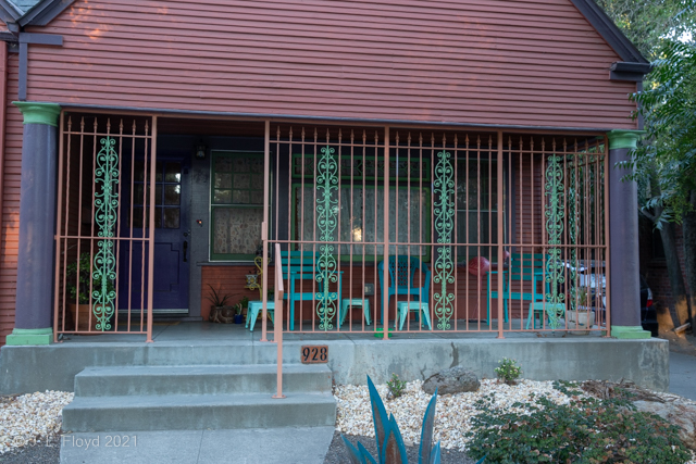 Front Porch
I found the color scheme JoAnn and Doug chose for this house highly imaginative and pleasing to the eye.
