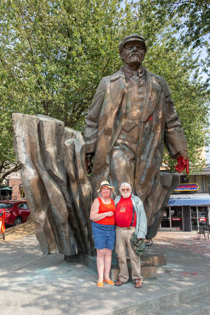 Caught red-handed
The arch-revolutionary is caught red-handed with a couple of red-shirted Commie terrorists standing in front of him.
