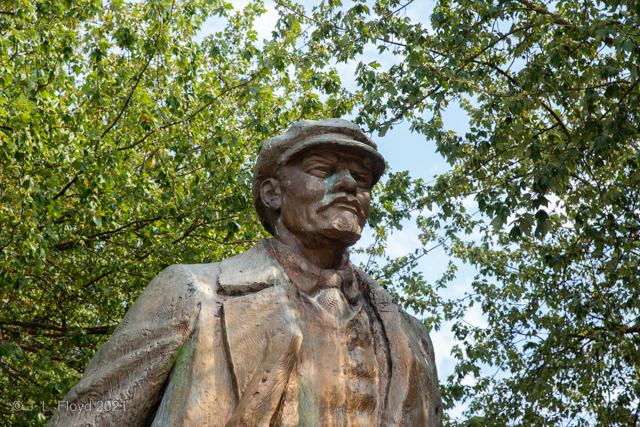 A bone of contention
As one might imagine, the statue has been a matter of controversy ever since it was emplaced here.  You can read the pros and cons at e.g. https://seattle.curbed.com/2019/8/27/20830552/seattle-fremont-vladimir-lenin-statue-history.
