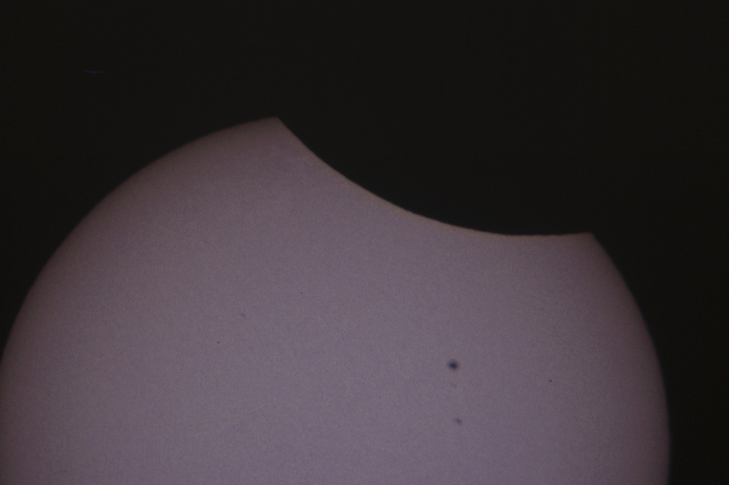 A different view
An early pre-totality eyepiece-projection shot, about 20 minutes after First Contact.
