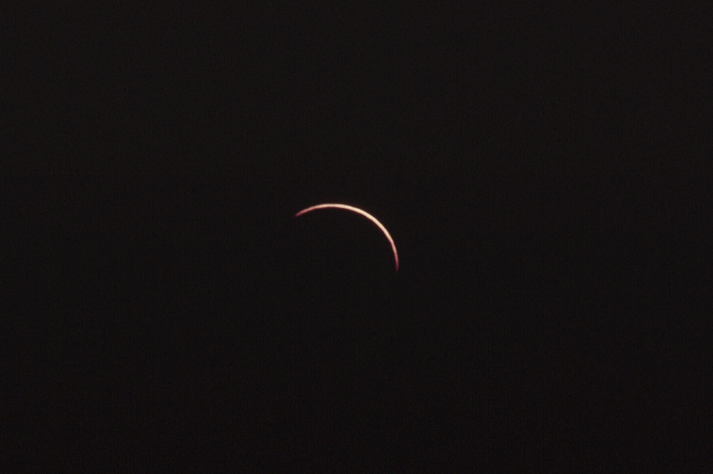 The Final Sliver
A few seconds before totality.
