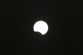 SolarEclipse-20021204-DX06A.jpg