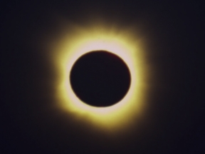 SolarEclipse-20021204-corona2.jpg
