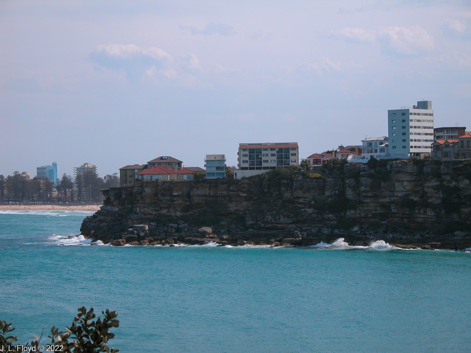 Houses and condos on the cliffs of north Sydney